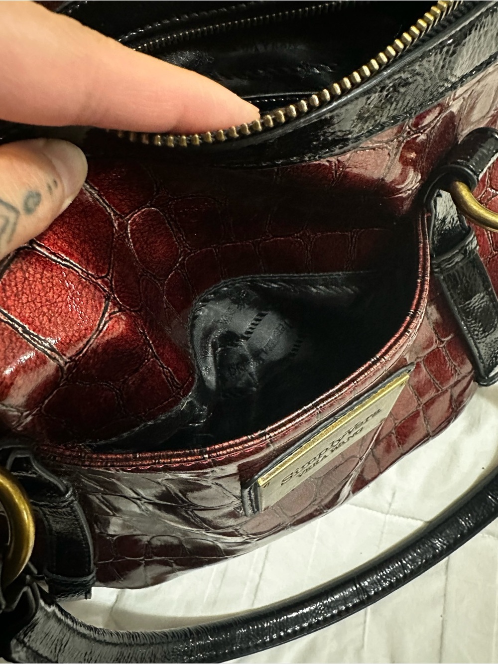 SimplyVera Burgundy Red Croc Patent Tote - Picture 4 of 4